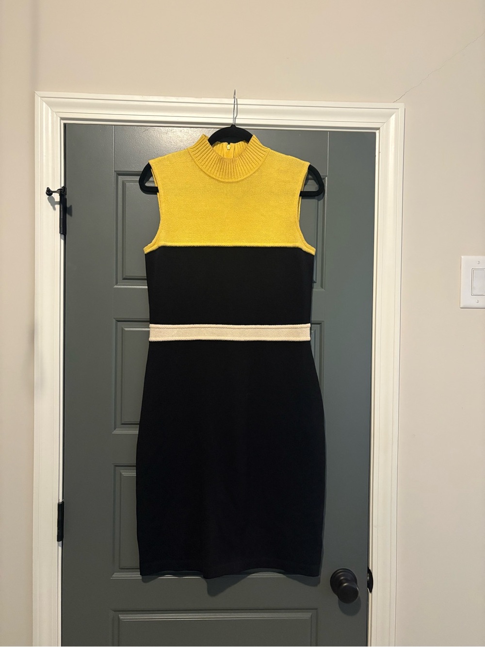 St. John Colorblock Mock Neck Knit Sheath Dress Yellow Black Size 8